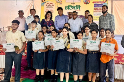 Hari Bhoomi and LPS Bossard organized a poster competition in Rohtak on the theme “War Destroys, Peace Builds,” with 512 students from 44 schools participating.